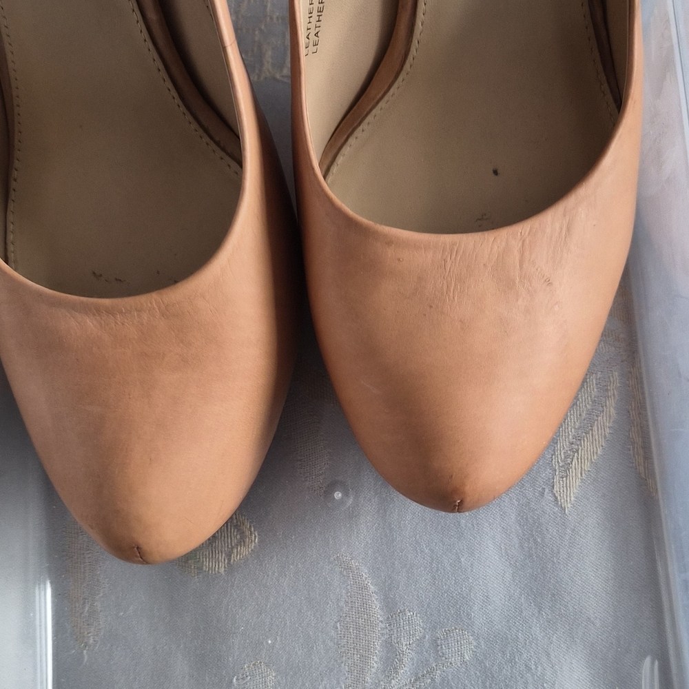 Via Spiga Beige 7 Inch Heels